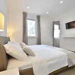 Chiponsky One - 5 Star Beachfront Apartmán