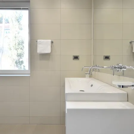 Chiponsky One - 5 Star Beachfront Apartamento *