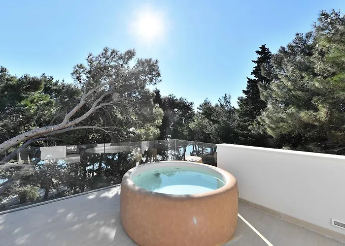 Chiponsky One - 5 Star Beachfront Apartment