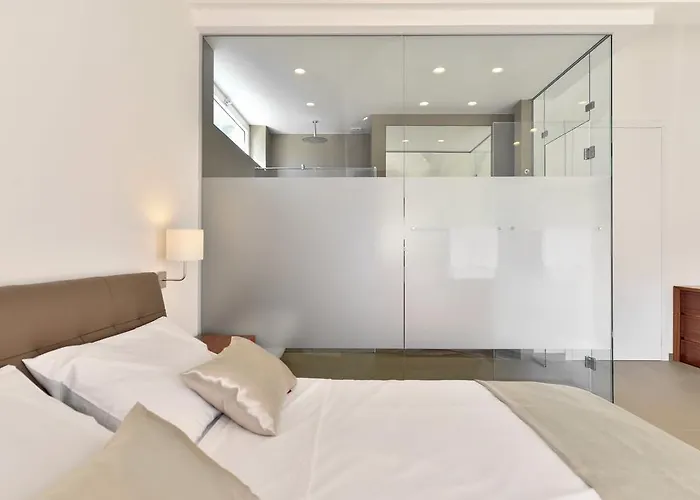 Chiponsky One - 5 Star Beachfront *