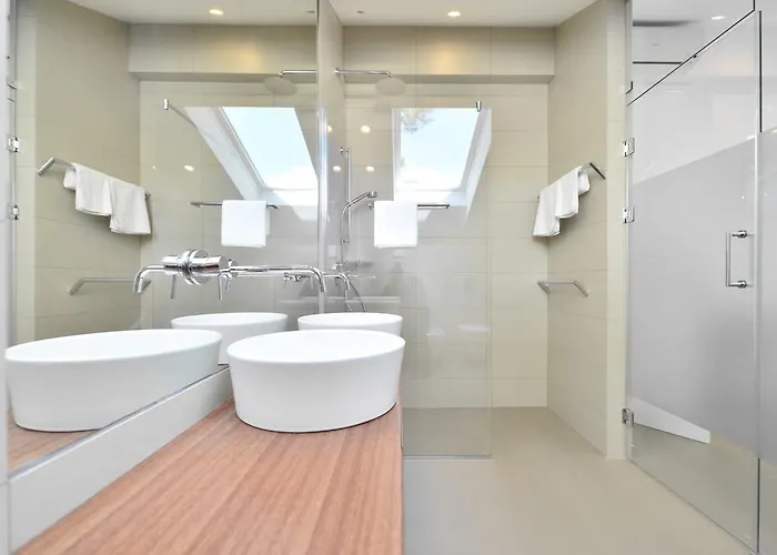 Chiponsky One - 5 Star Beachfront Apartment *