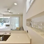 Chiponsky One - 5 Stars Beachfront Bol