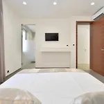 Chiponsky One - 5 Stars Beachfront Apartment