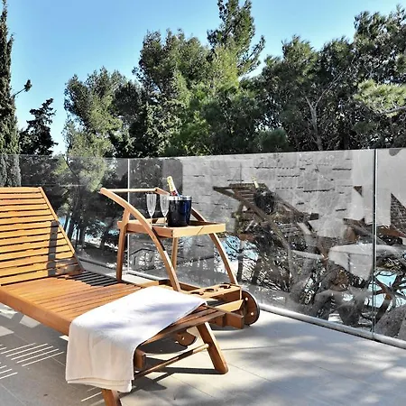 Chiponsky One - 5 Stars Beachfront