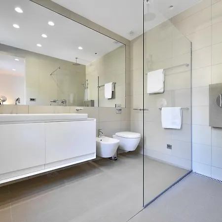 Chiponsky One - 5 Stars Beachfront * Bol