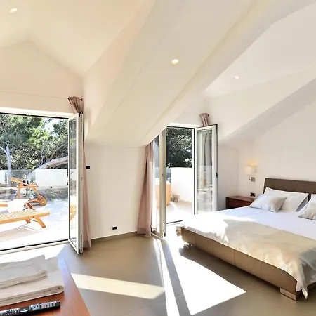 Chiponsky One - 5 Stars Beachfront * Bol