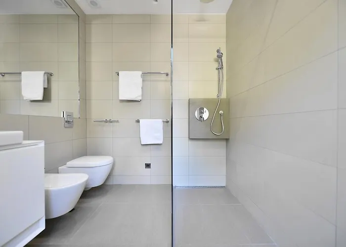 Chiponsky One - 5 Star Beachfront Апартаменты Бол