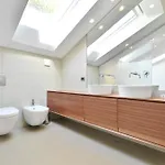 Chiponsky One - 5 Star Beachfront 波尔