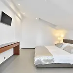 Chiponsky One - 5 Star Beachfront