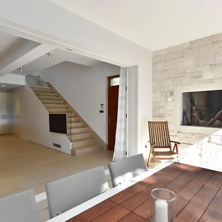 Chiponsky One - 5 Star Beachfront Apartmán