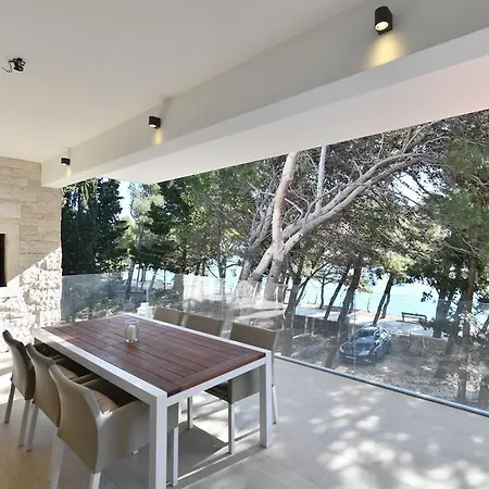 Chiponsky One - 5 Star Beachfront