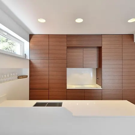Chiponsky One - 5 Star Beachfront *