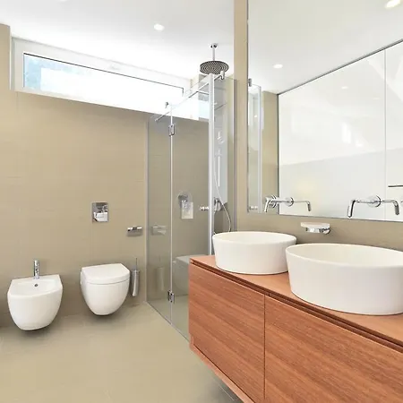 Chiponsky One - 5 Star Beachfront Apartmán