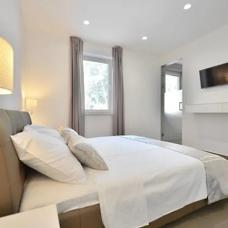 Chiponsky One - 5 Star Beachfront Apartmán