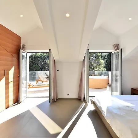 Apartmán Chiponsky One - 5 Star Beachfront Bol