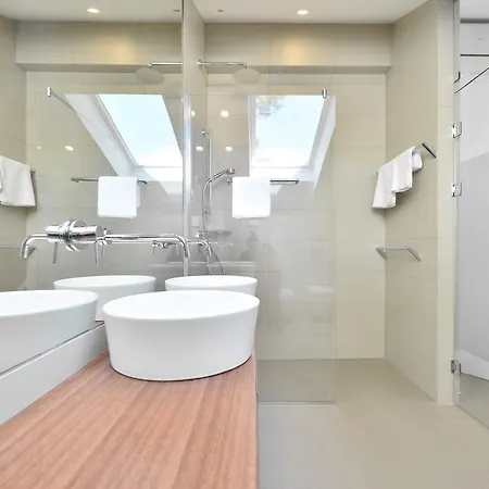 Chiponsky One - 5 Star Beachfront Apartmán *