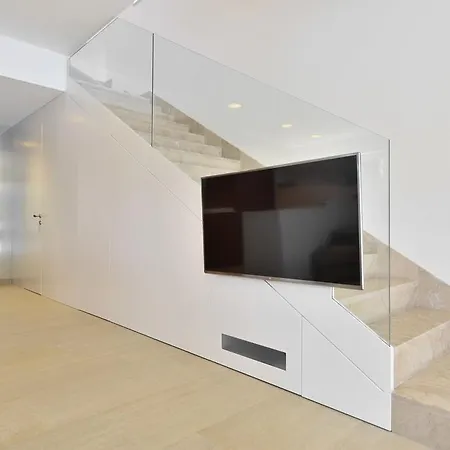 Chiponsky One - 5 Star Beachfront