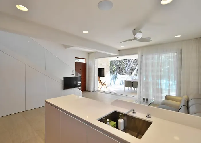 Daire Chiponsky One - 5 Star Beachfront *