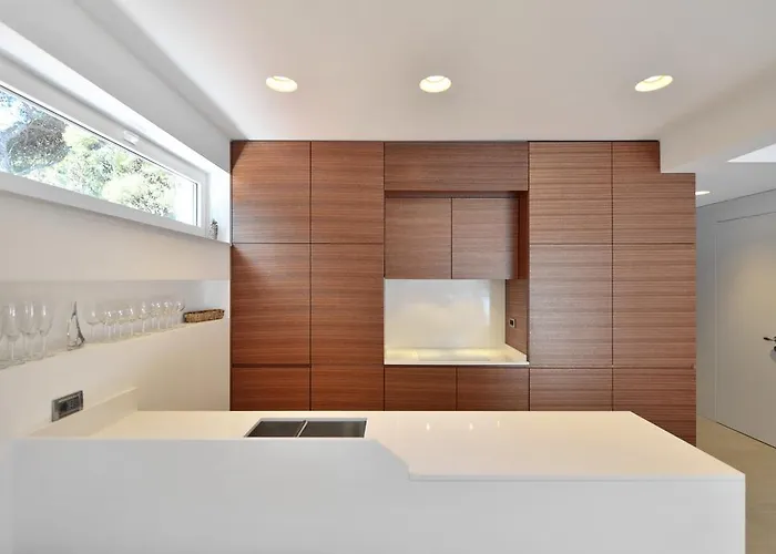 Chiponsky One - 5 Star Beachfront *