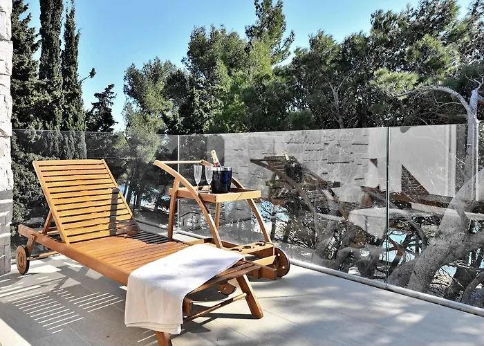 Chiponsky One - 5 Star Beachfront