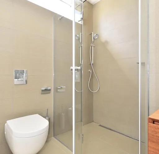 Chiponsky One - 5 Star Beachfront * Bol