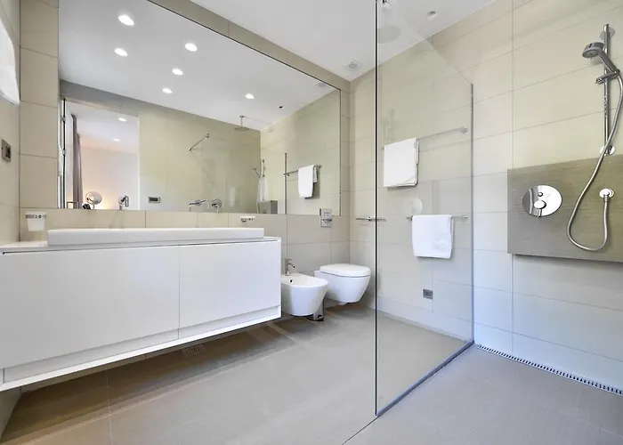Chiponsky One - 5 Star Beachfront * Bol