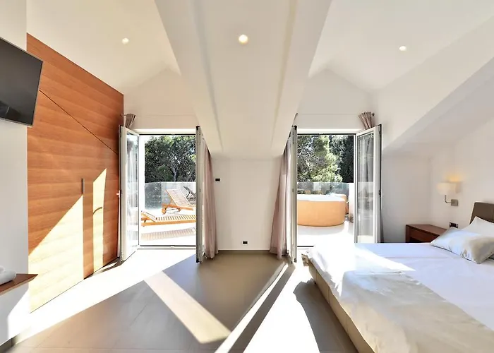 Daire Chiponsky One - 5 Star Beachfront Bol