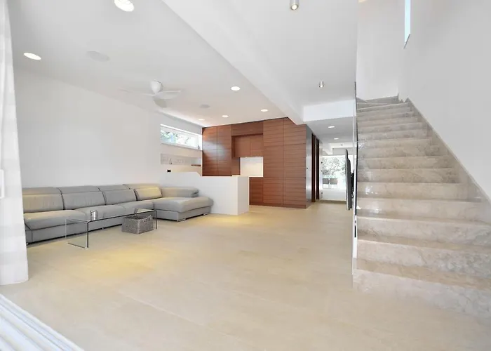 Chiponsky One - 5 Star Beachfront * Bol