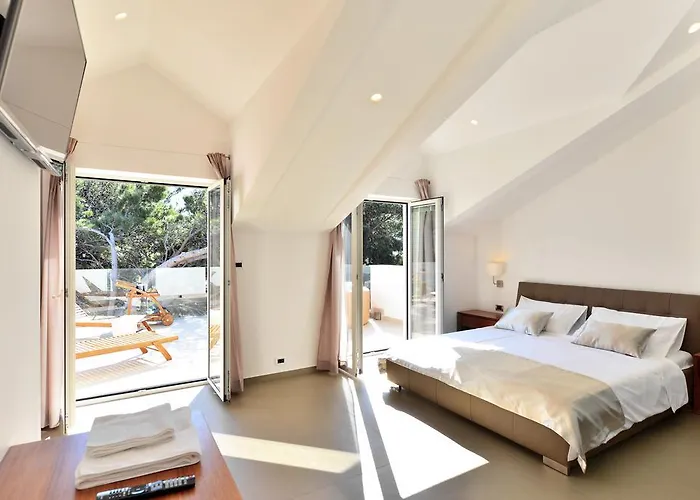 Chiponsky One - 5 Star Beachfront * Bol