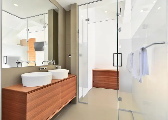 Chiponsky One - 5 Star Beachfront