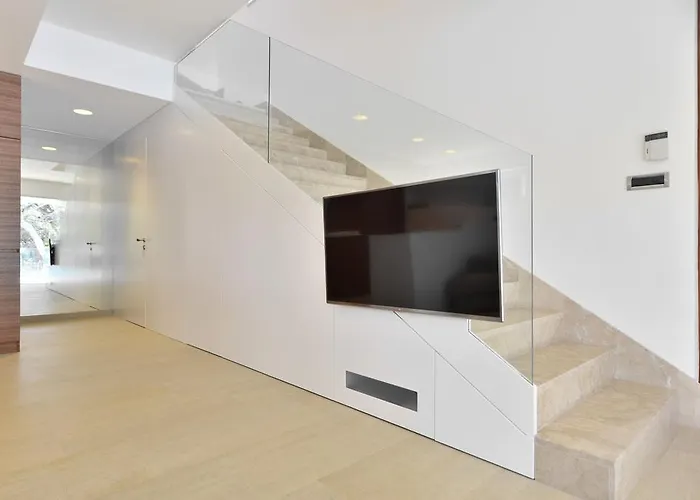 Chiponsky One - 5 Star Beachfront